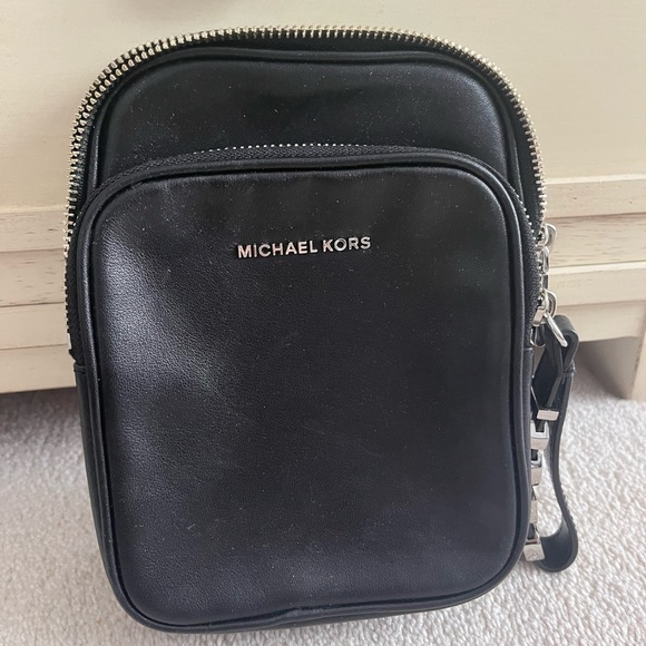 Michael Kors - Picture 1 of 3